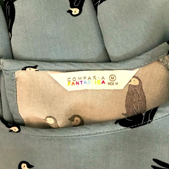 🔴 4/$15 Penguin print blue long ruffle edge sleeve viscose blouse size M in EUC - Picture 14 of 16